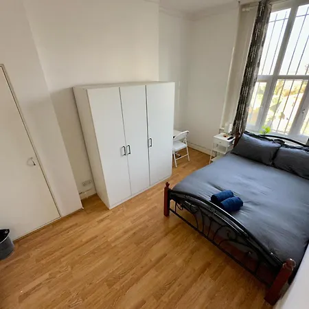 356 Manor House Near Central London